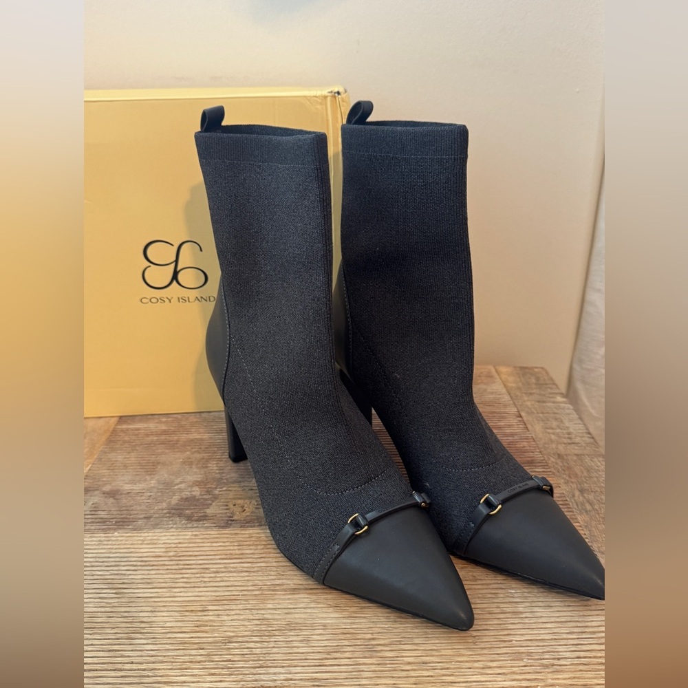 Charcoal gray Women's Ankle Sock Boots by Cody Island New 7.5